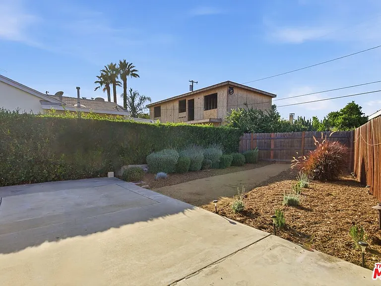 14141 Gault St — Photo 23