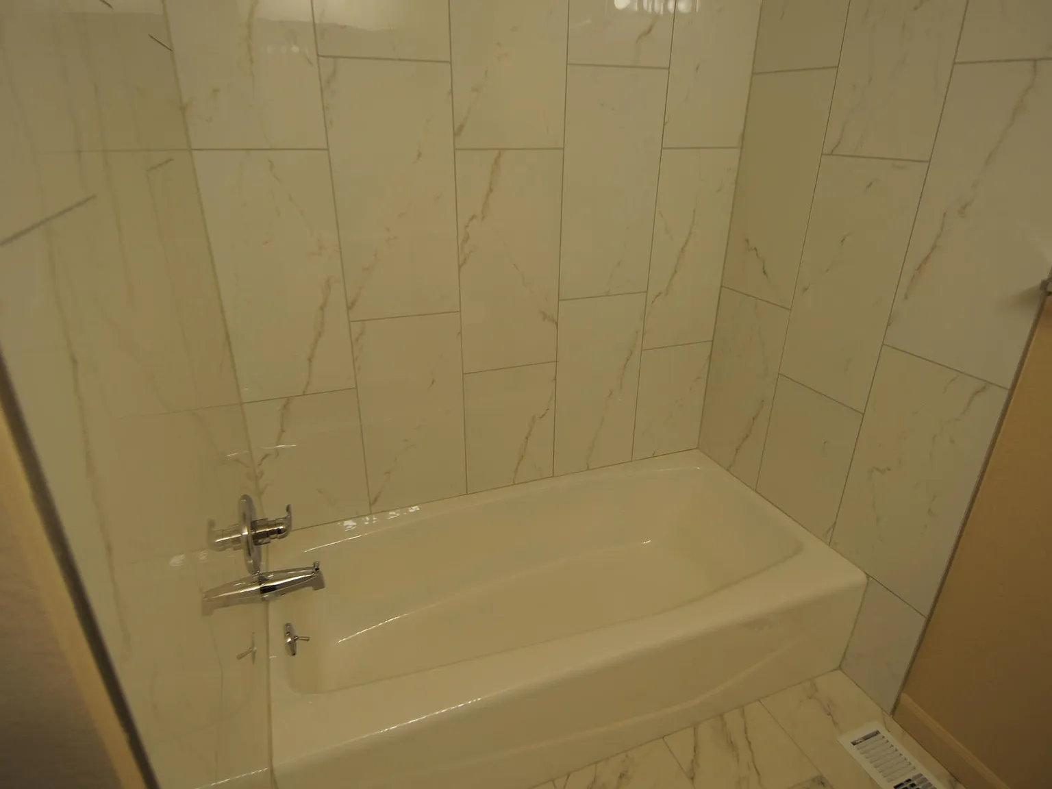 2 bed, 800 sqft, $1,400 — Photo 3