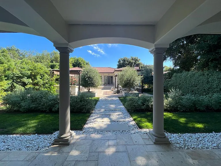 981A Manor Way — Photo 3