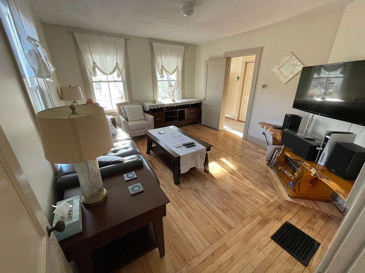 3 bed, 1200 sqft, $2,800 — Photo 4