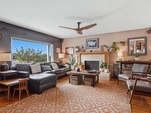 320 Apollo Dr, Vista, CA 92084