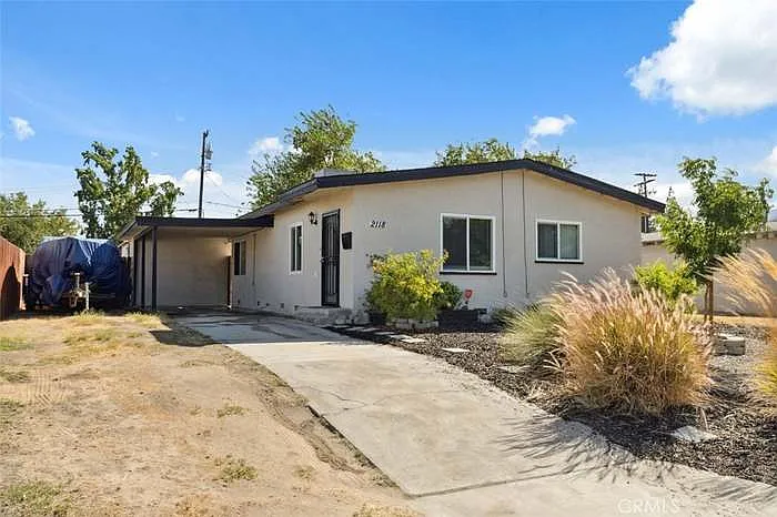 2118 E Sussex Way — Photo 1