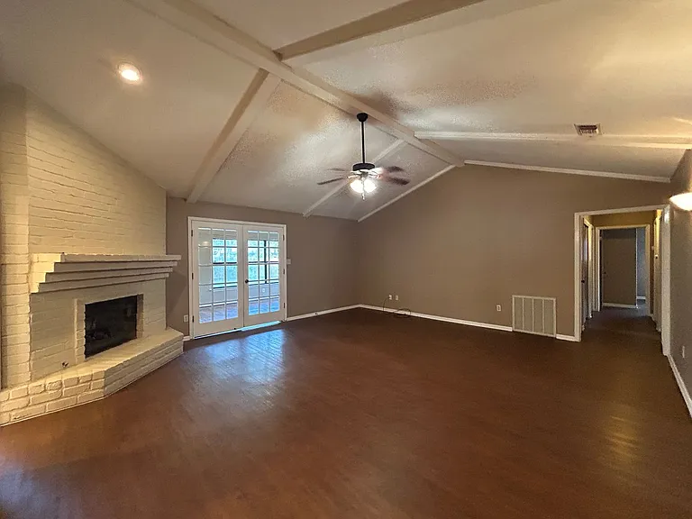 826 Timber Dr — Photo 9