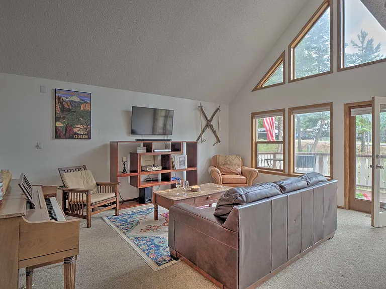 320 E Gunnison Ave — Photo 6