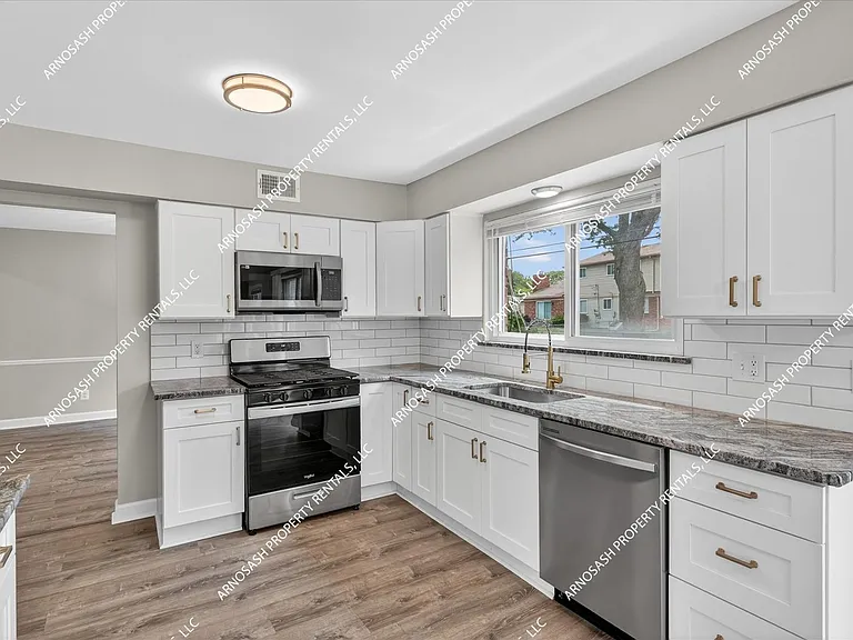 27345 Harvard Rd — Photo 2