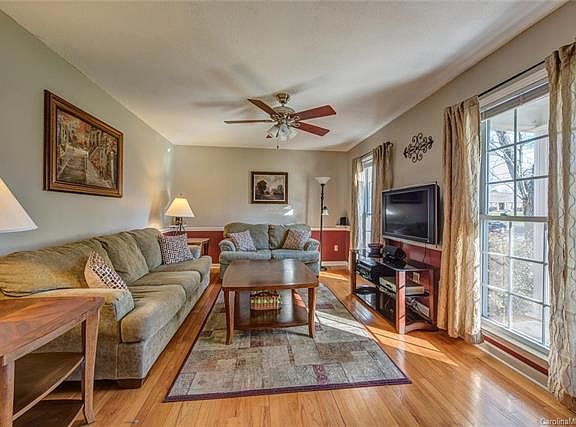 4th image of 509 Pamela St