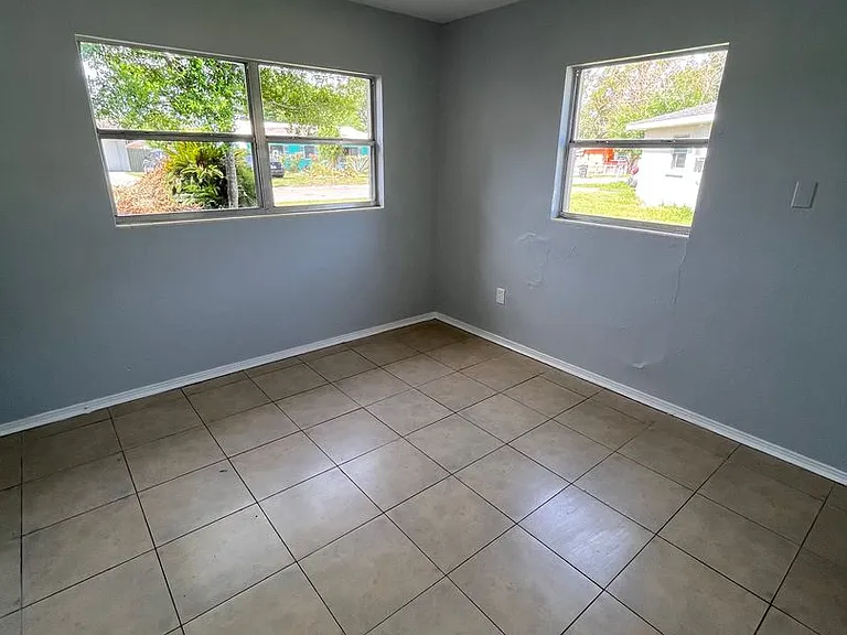 538 Norfolk Cir — Photo 10