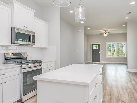 5th image of 2288 Lakeview Dr