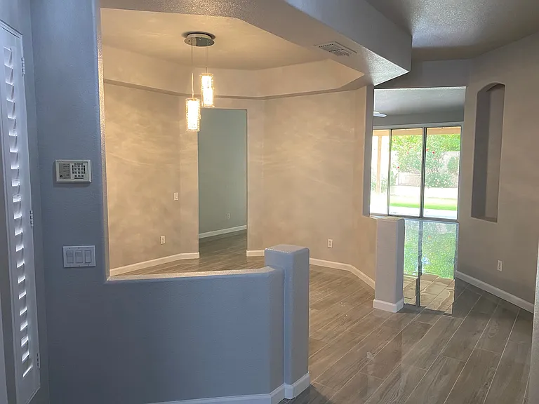 3358 E Wickieup Ln — Photo 3