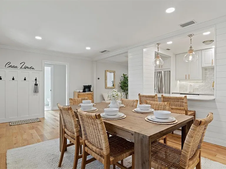 326 S Lime Ave — Photo 4