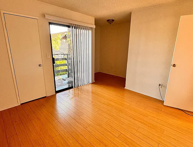 15113 Saticoy St #6 — Photo 10