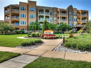 3810 N Mulberry Dr UNIT 104, Kansas City, MO 64116
