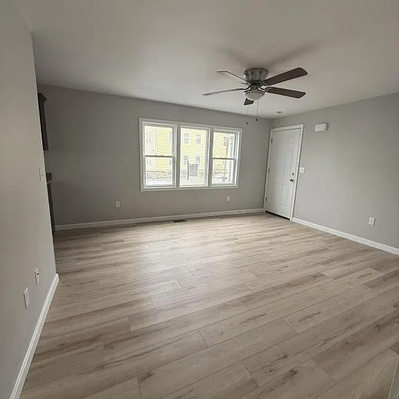 223 Davis St — Photo 5