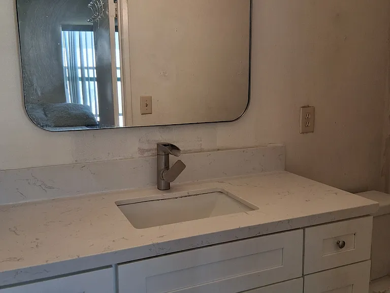 1038 N Sacramento Ave — Photo 8