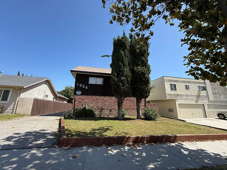 1026 Grover Ave #1 — Photo 3