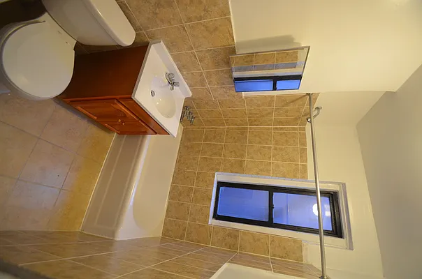 Rented by CITY SKYLINE REALTY INC | media 11