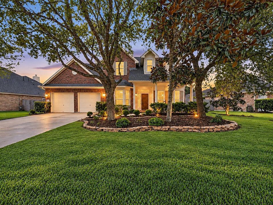 1st image of 127 N Hawthorne Hollow Cir