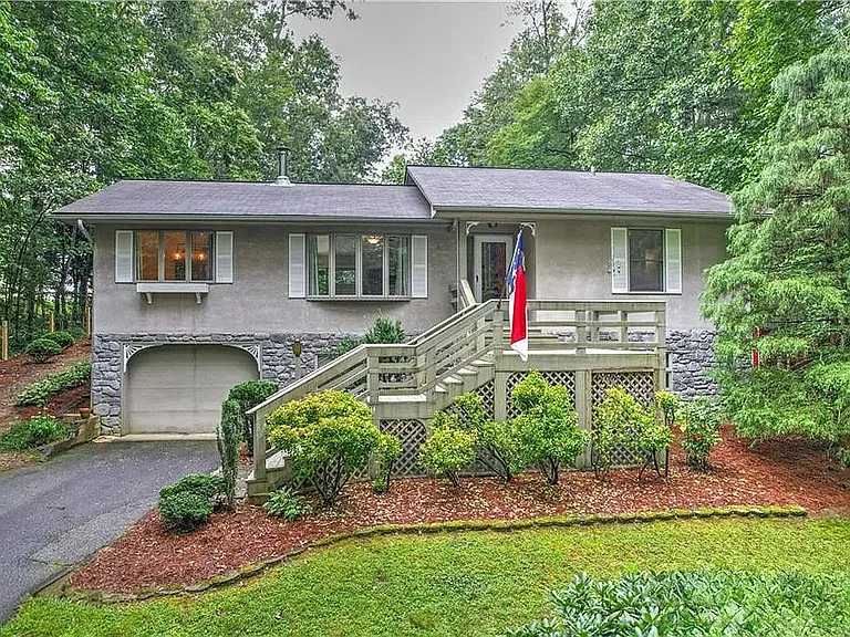 12 Evergreen Hill Dr — Photo 1