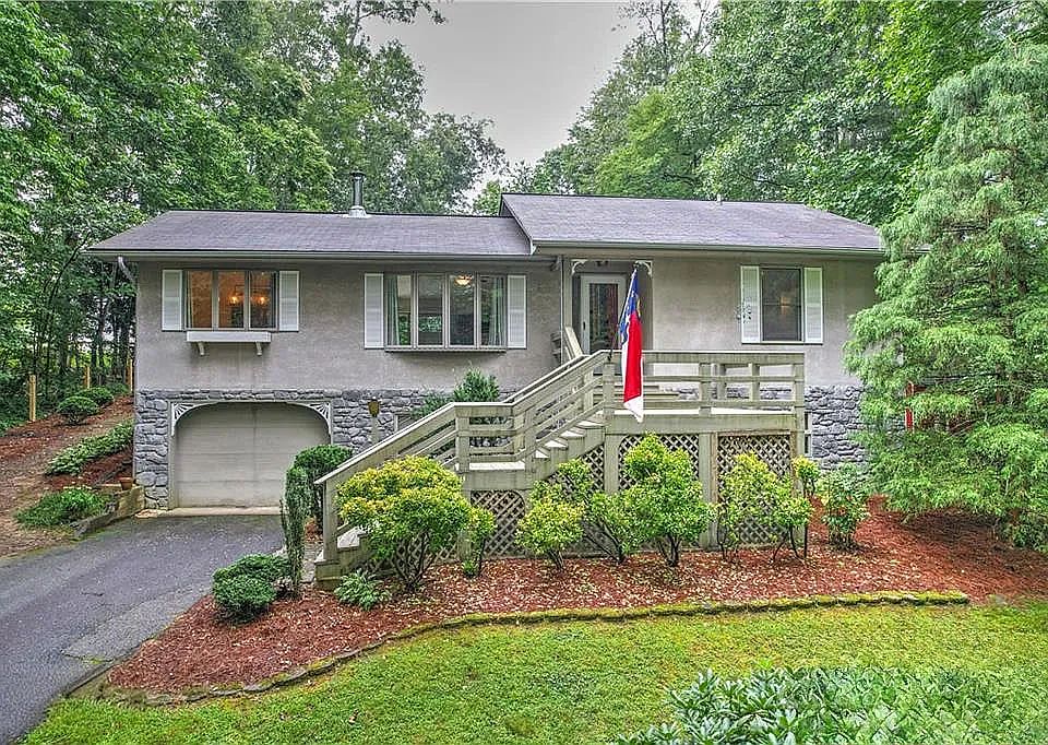 1st image of 12 Evergreen Hill Dr