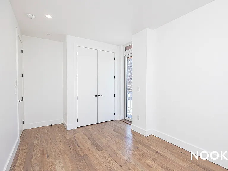 230 N 7th St #212 — Photo 2