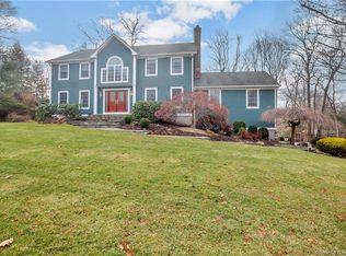 12 Cherry Gate Ln, Trumbull, CT 06611