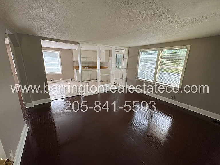 1109 Oakwood St — Photo 2