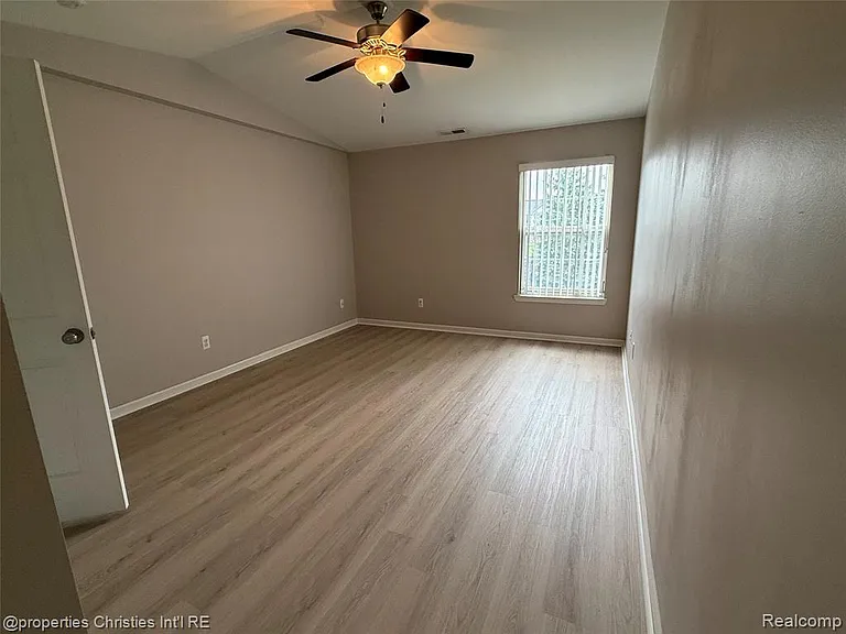 8413 Heywood Cir — Photo 14