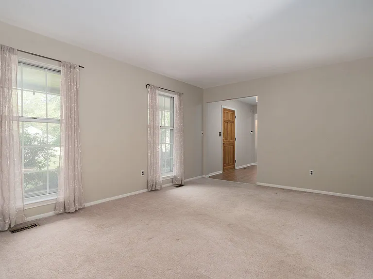 707 Rutgers Rd — Photo 8