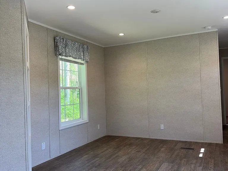 465-2 Royal Manor Rd — Photo 5