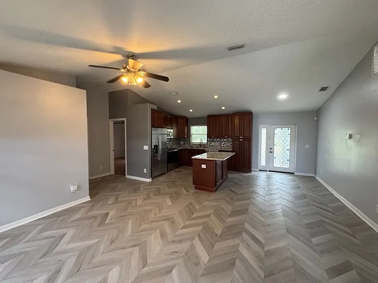 710 Avalon St SE — Photo 5