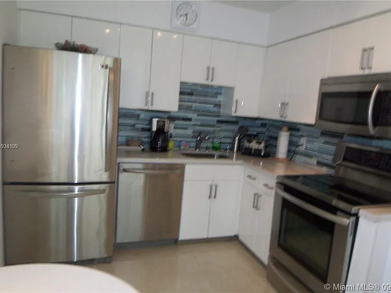 5161 Collins Ave #806 — Photo 13