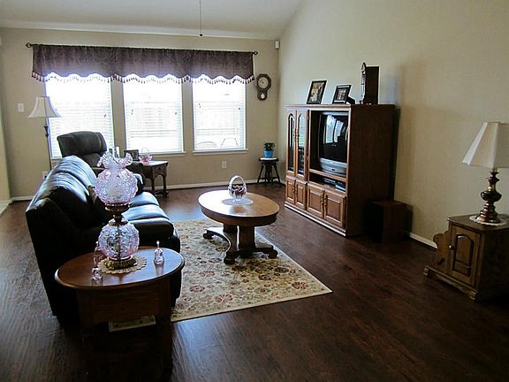 5th image of 1811 Majestic Oak Dr