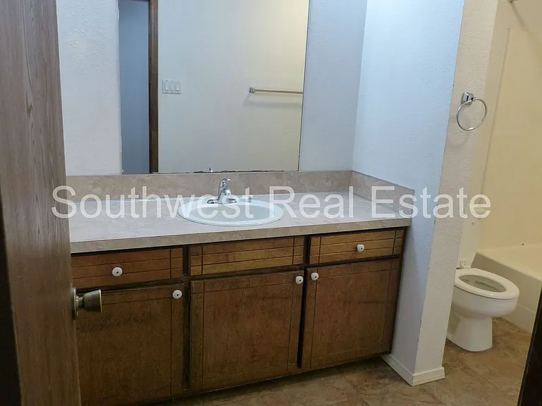 1220 W. Manana Blvd. — Photo 16