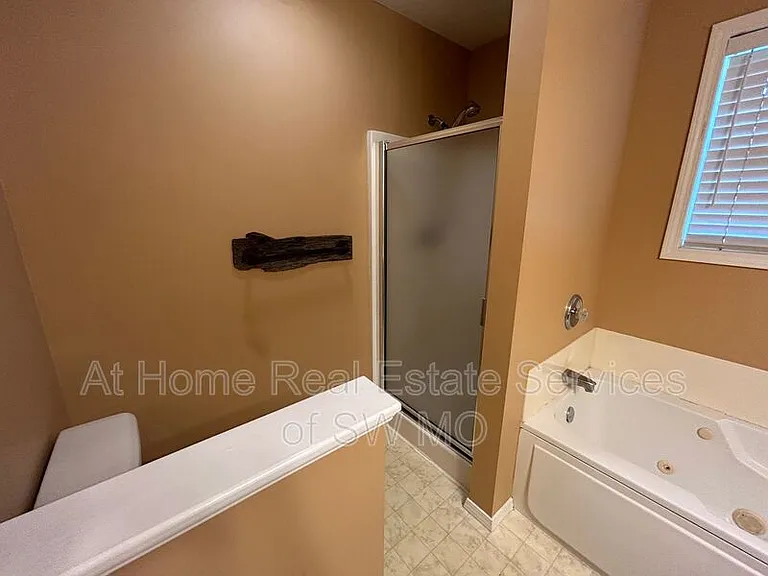 216 E Robin Rd — Photo 10