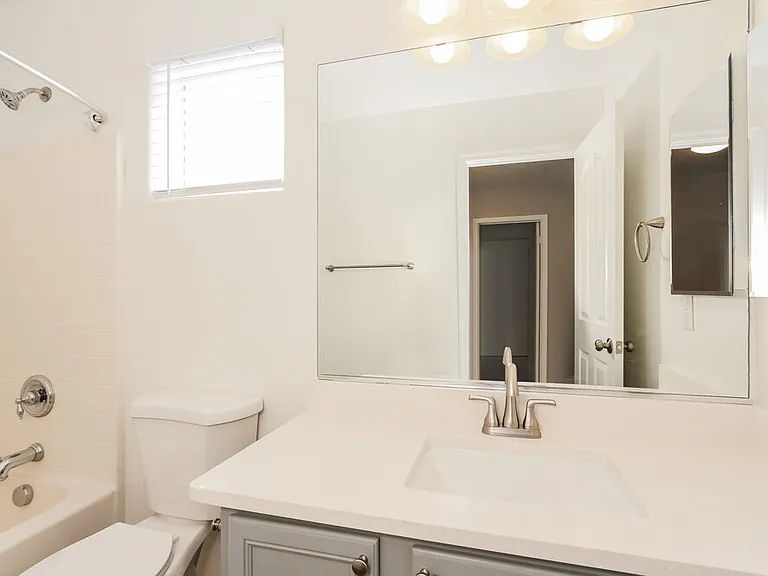 6628 W Monroe St — Photo 19