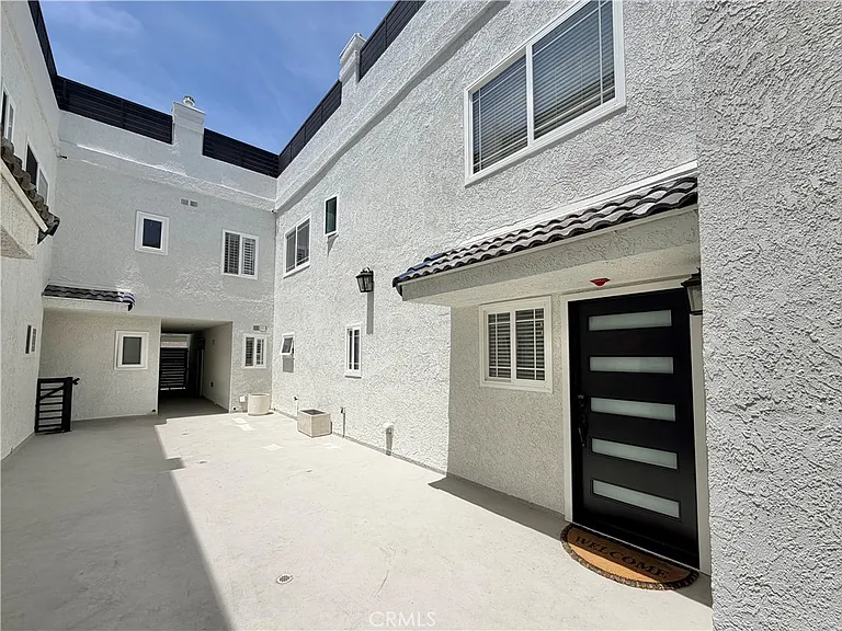 425 S Catalina Ave #4 — Photo 7