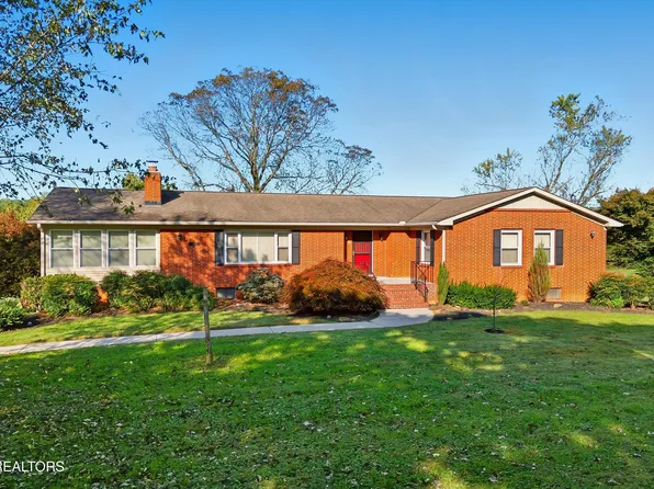 1021 Graves Rd, Strawberry Plains, TN 37871