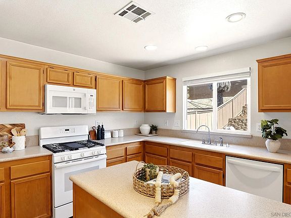 5th image of 1357 Fieldbrook St