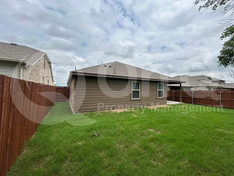 3920 Glastonbury Rd — Photo 20