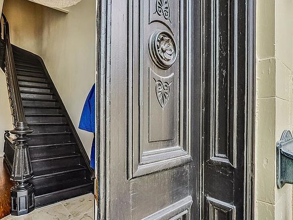 4th image of 617 W Dickens Ave