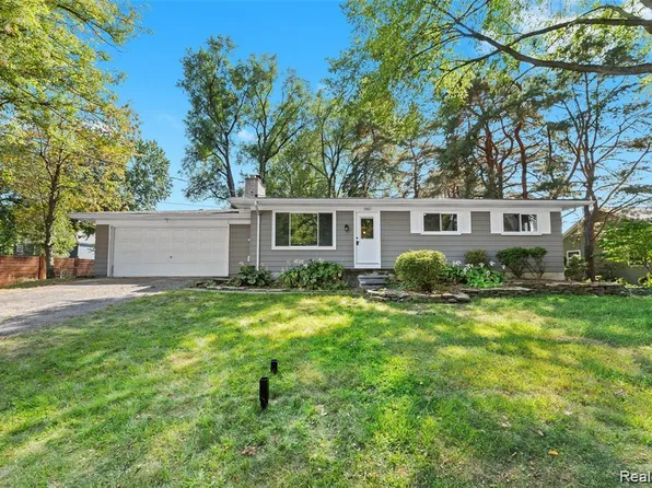 580 Colebrook Dr, Troy, MI 48083