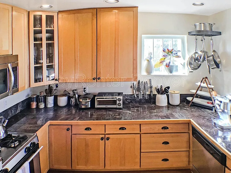 485 S York St — Photo 7