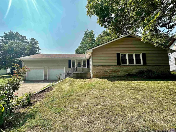 323 Lincoln Ave, Holton, KS 66436