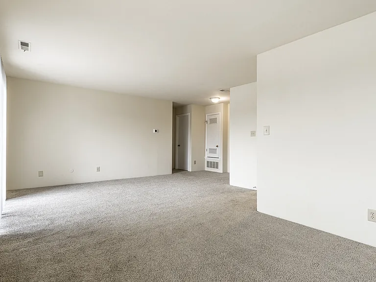 Scarborough Lake Apartments — Photo 7