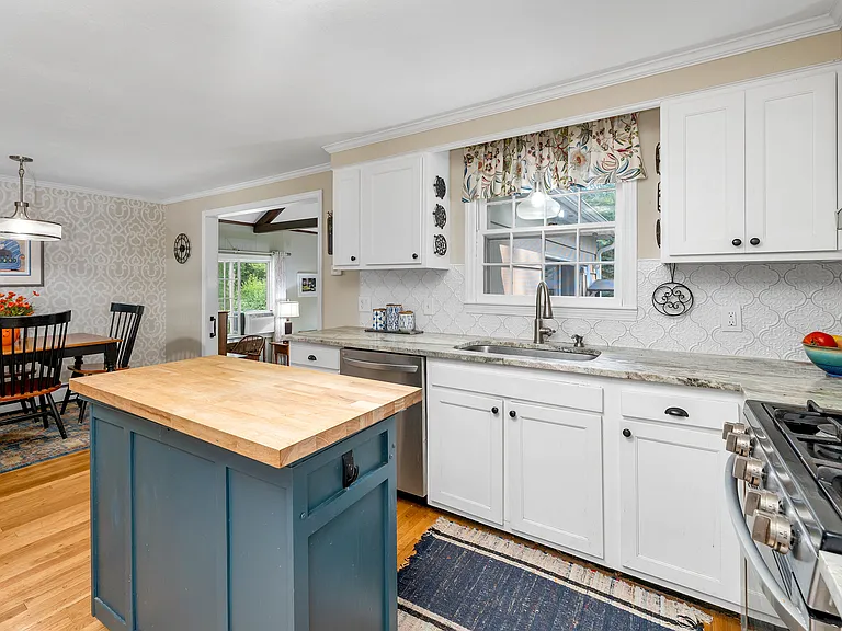 43 Milbern Ave — Photo 9