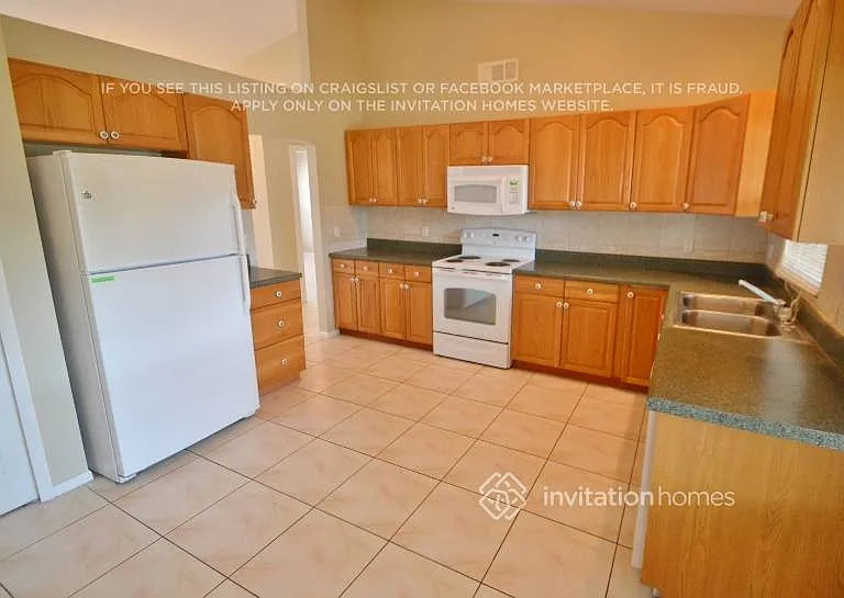 2821 Saffron Dr — Photo 2