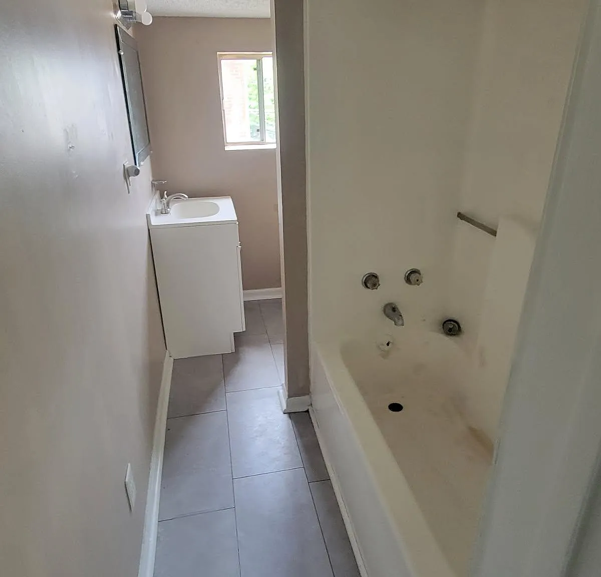 2 bed, 850 sqft, $950 — Photo 3