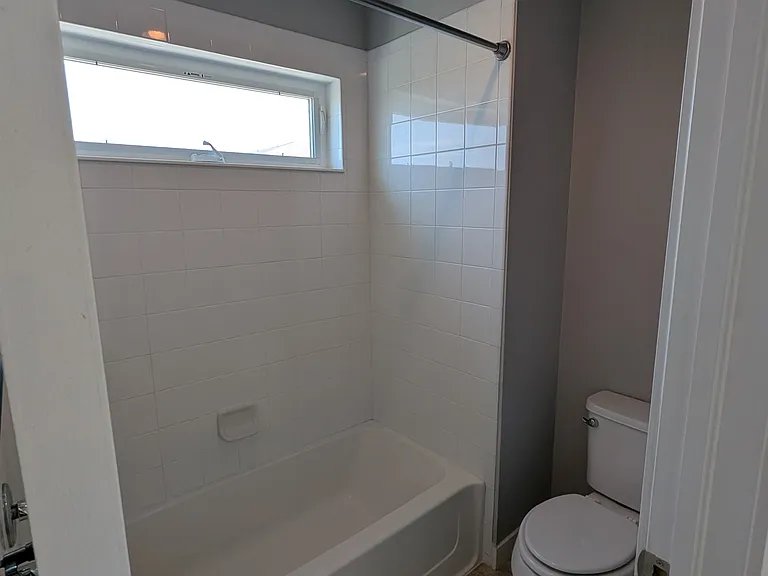 3rd Floor - Jack and Jill Bath