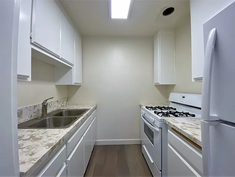1140 Grand Ave #6 — Photo 4