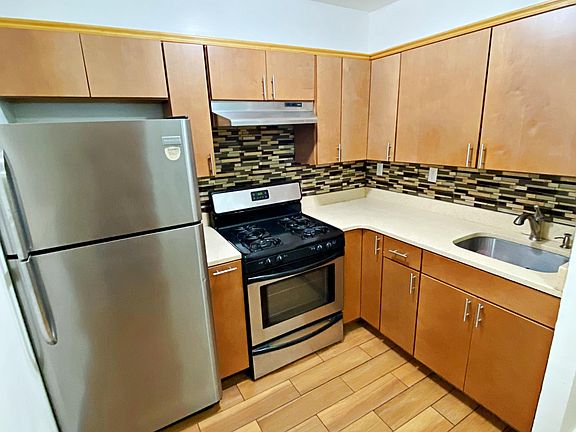 4th image of 455 Torry Ave Floor 2